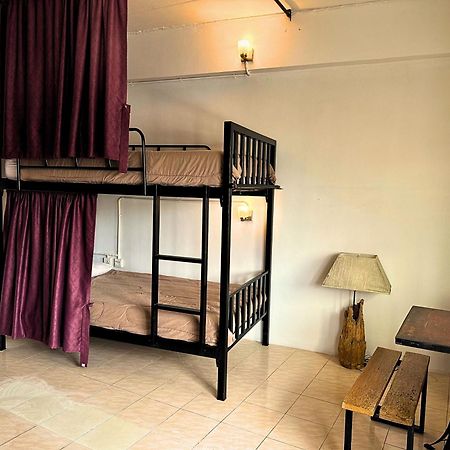 The Cabin Backpackers Hostel & Bar เชียงใหม่ ภายนอก รูปภาพ