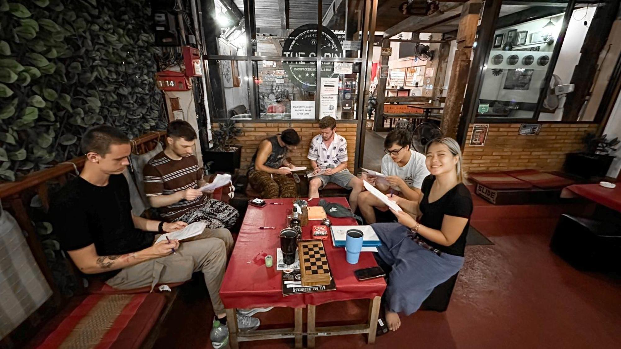 The Cabin Backpackers Hostel & Bar เชียงใหม่ ภายนอก รูปภาพ