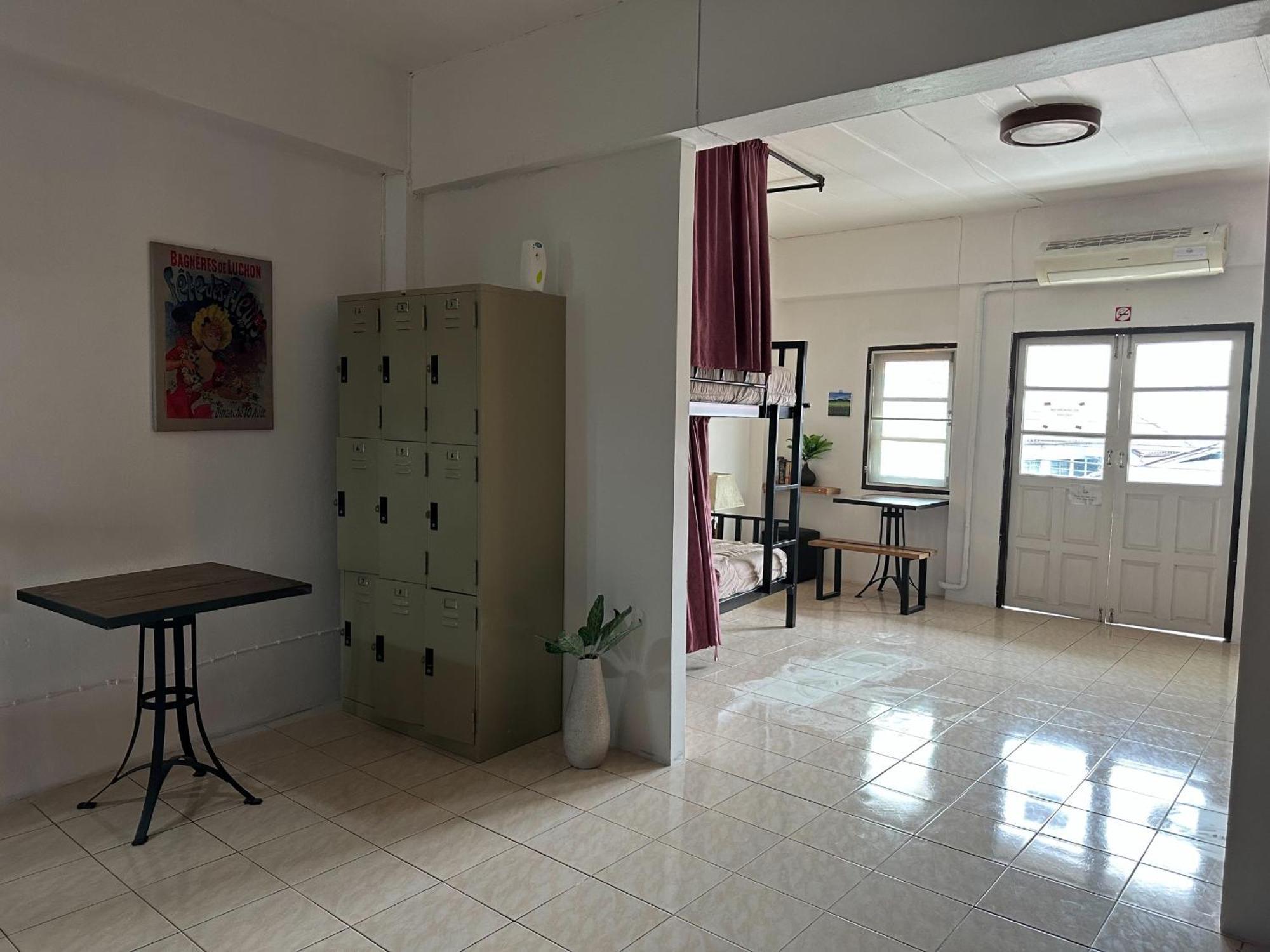 The Cabin Backpackers Hostel & Bar เชียงใหม่ ภายนอก รูปภาพ