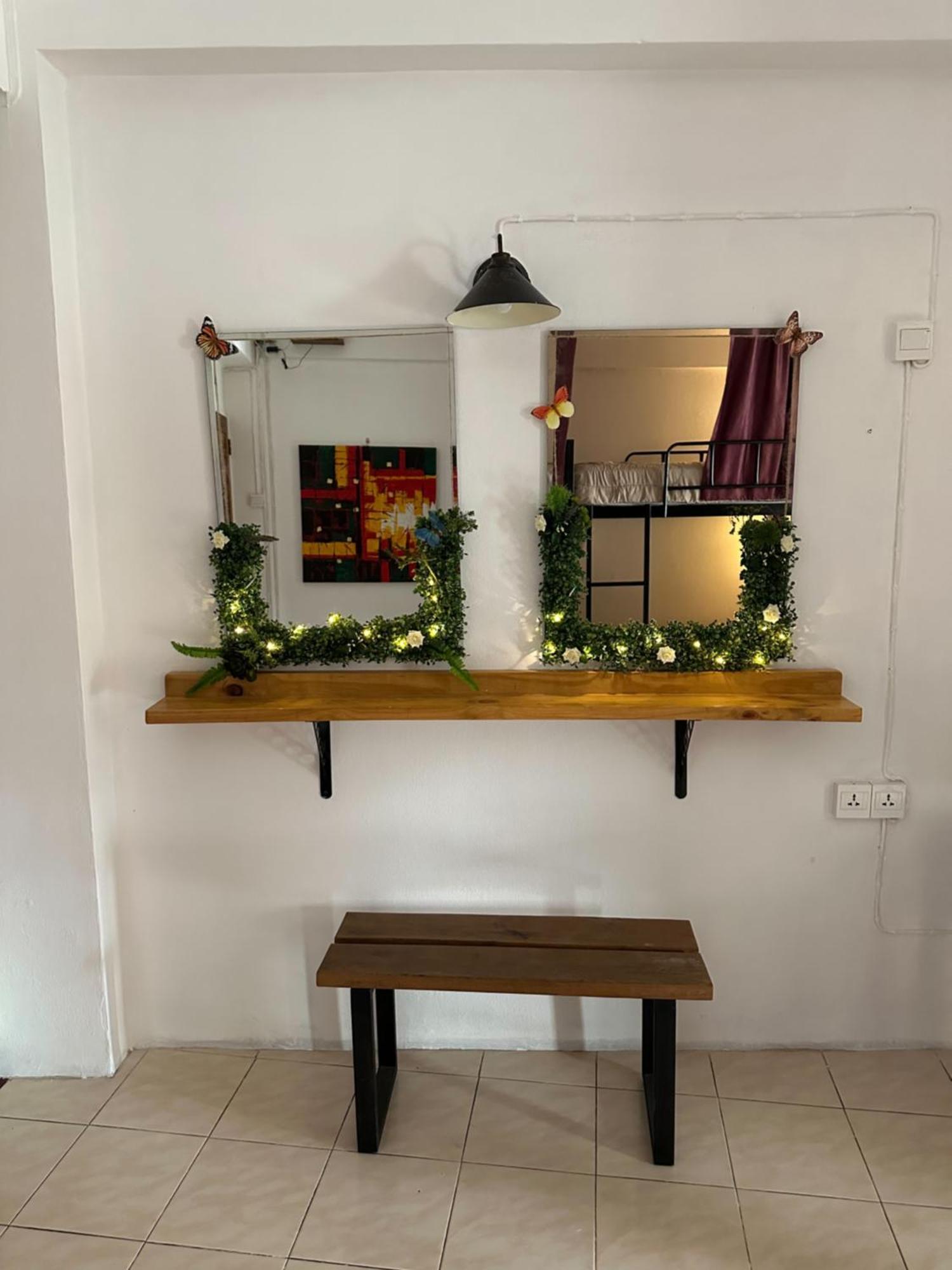 The Cabin Backpackers Hostel & Bar เชียงใหม่ ภายนอก รูปภาพ