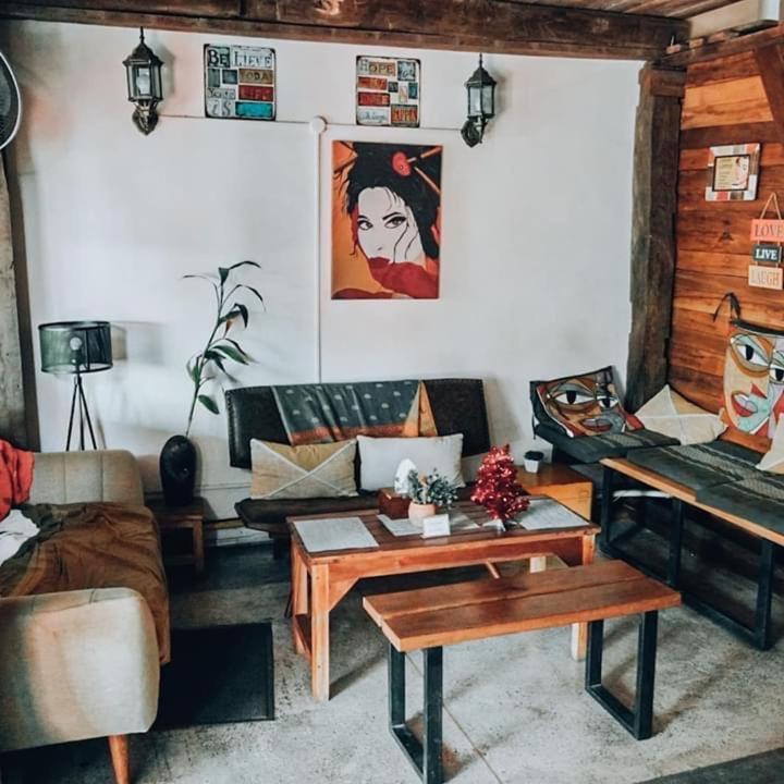 The Cabin Backpackers Hostel & Bar เชียงใหม่ ภายนอก รูปภาพ