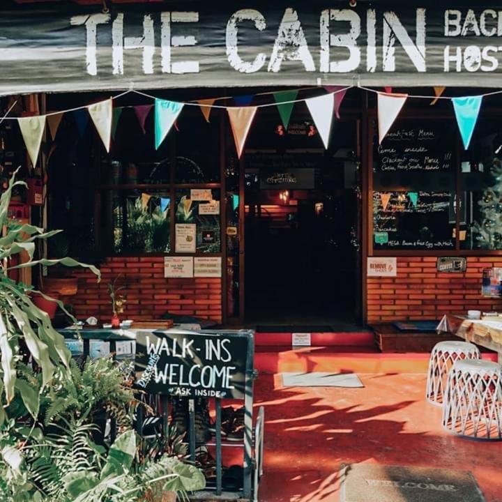 The Cabin Backpackers Hostel & Bar เชียงใหม่ ภายนอก รูปภาพ