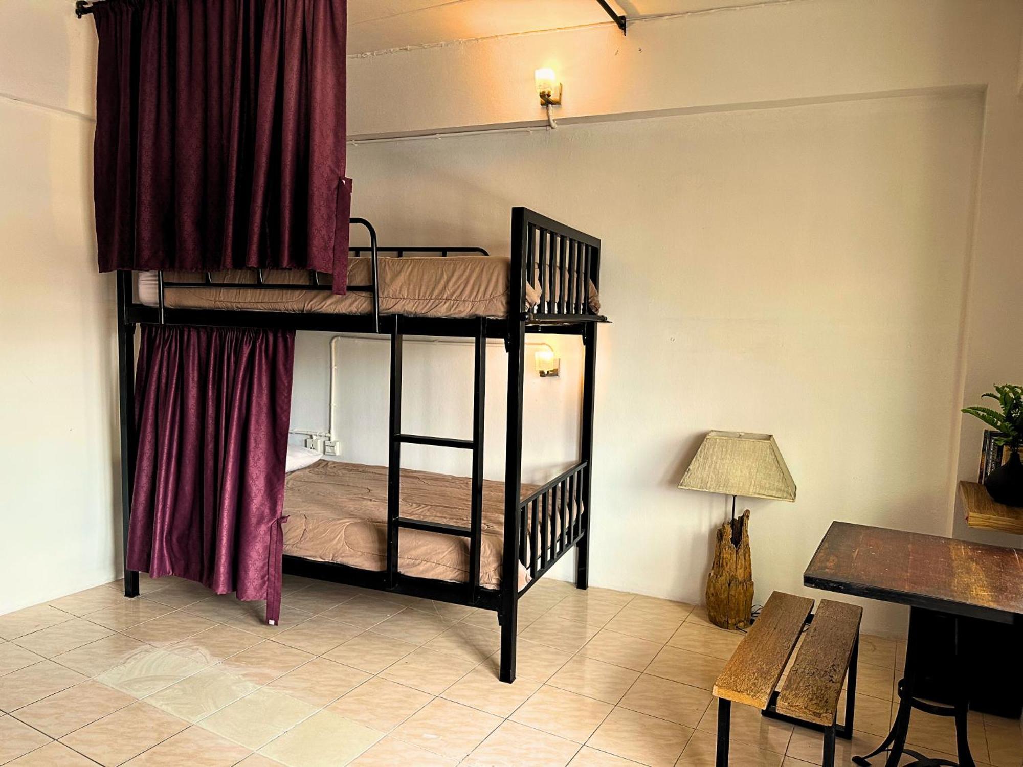 The Cabin Backpackers Hostel & Bar เชียงใหม่ ภายนอก รูปภาพ