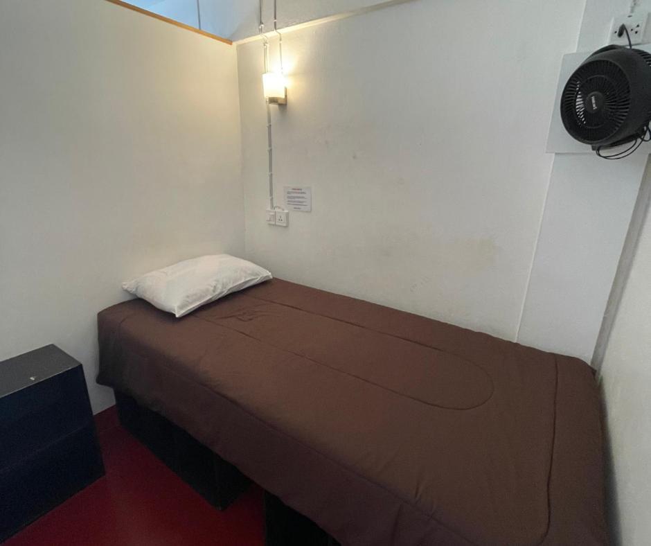 The Cabin Backpackers Hostel & Bar เชียงใหม่ ภายนอก รูปภาพ