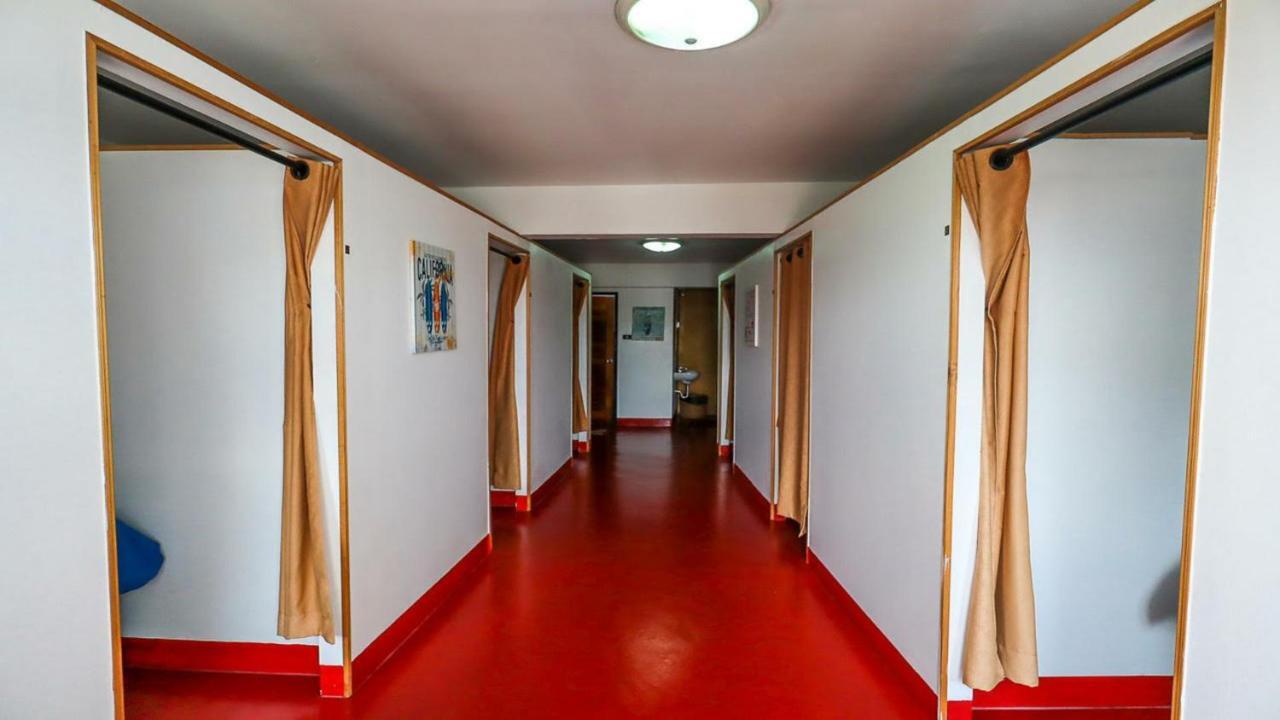 The Cabin Backpackers Hostel & Bar เชียงใหม่ ภายนอก รูปภาพ